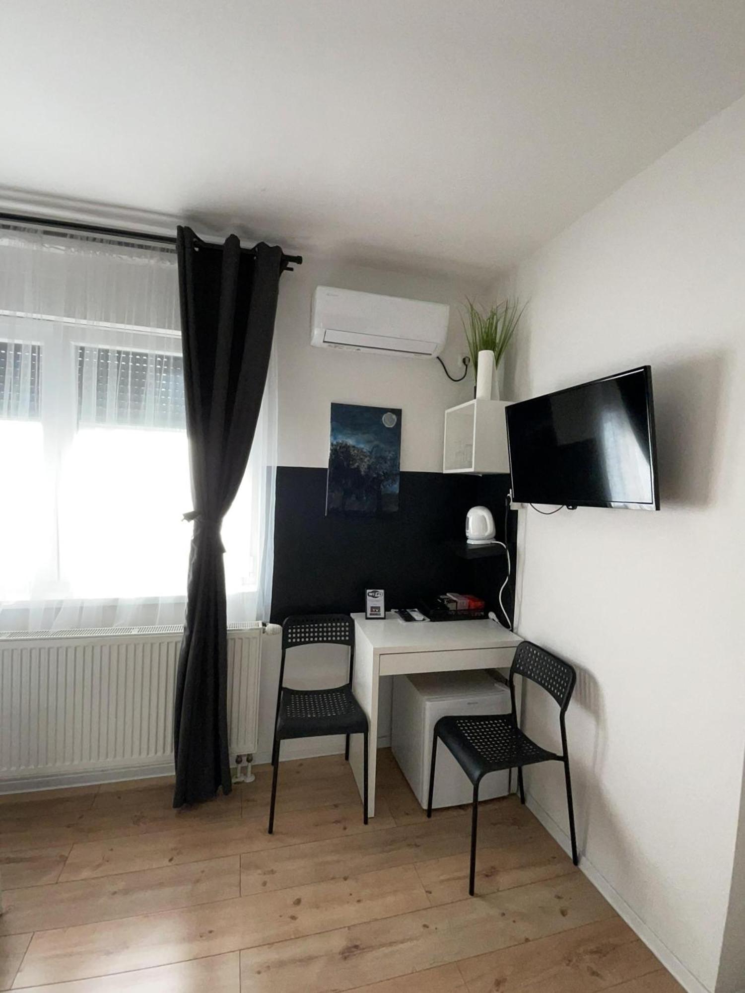 4 Stars Rooms Near Airport Scitarjevo Exterior foto